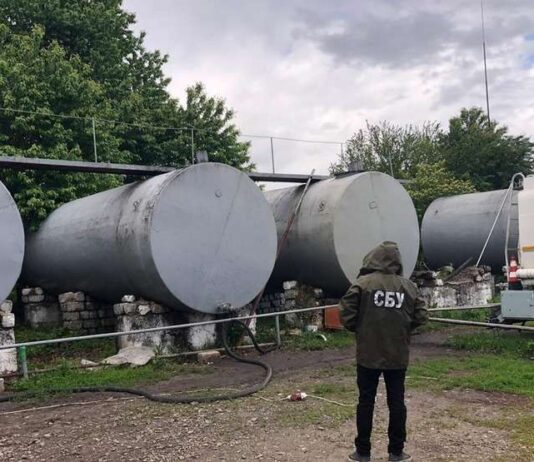 Незаконне виробництво пального на Буковині: СБУ «накрила» забрудників екології