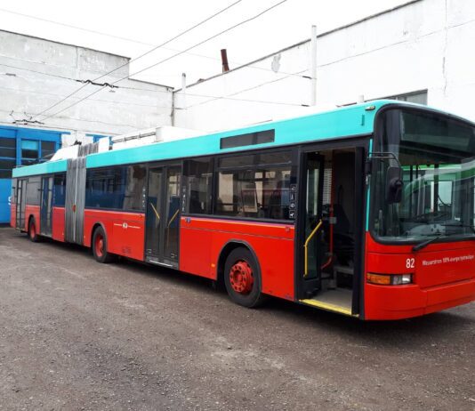 У Чернівцях тролейбуси почали прибирати паровими машинами