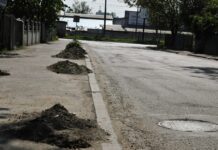 Скоро літо, а в Чернівцях досі сміттєві завали і тонни пилюки