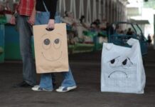 Чернівчани хочуть заборонити одноразові пакети з поліетилену