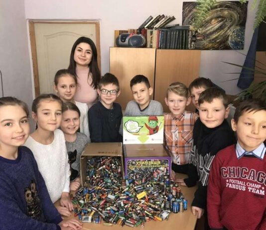 Назбирали понад тонну: у Чернівцях учні шкіл збирали небезпечні для довкілля батарейки