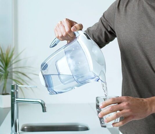 Незамінний помічник у домі кожного чернівчанина: як підібрати фільтр-глечик для води