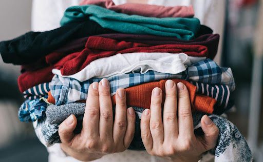 Куди здати старі речі у Чернівцях: поради містянам