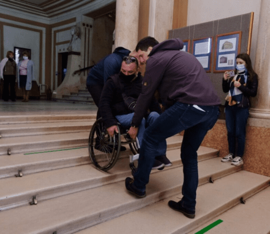 Як облаштовані чернівецькі вбиральня для маломобільних груп населення?