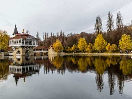 Жовтневий парк та його історія крізь роки