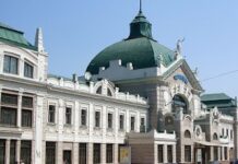 Як будували залізничний вокзал у Чернівцях?