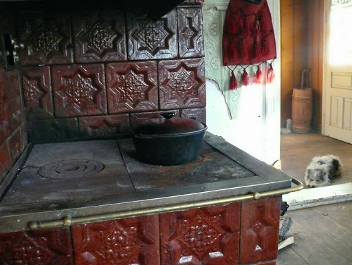 Традиційна пічка проти альтернатив цивілізації: що обирають буковинці